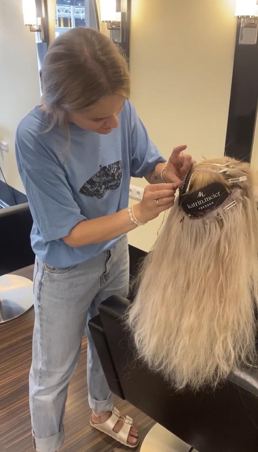 Einarbeitung der Echthaar-Strähnen im Salon